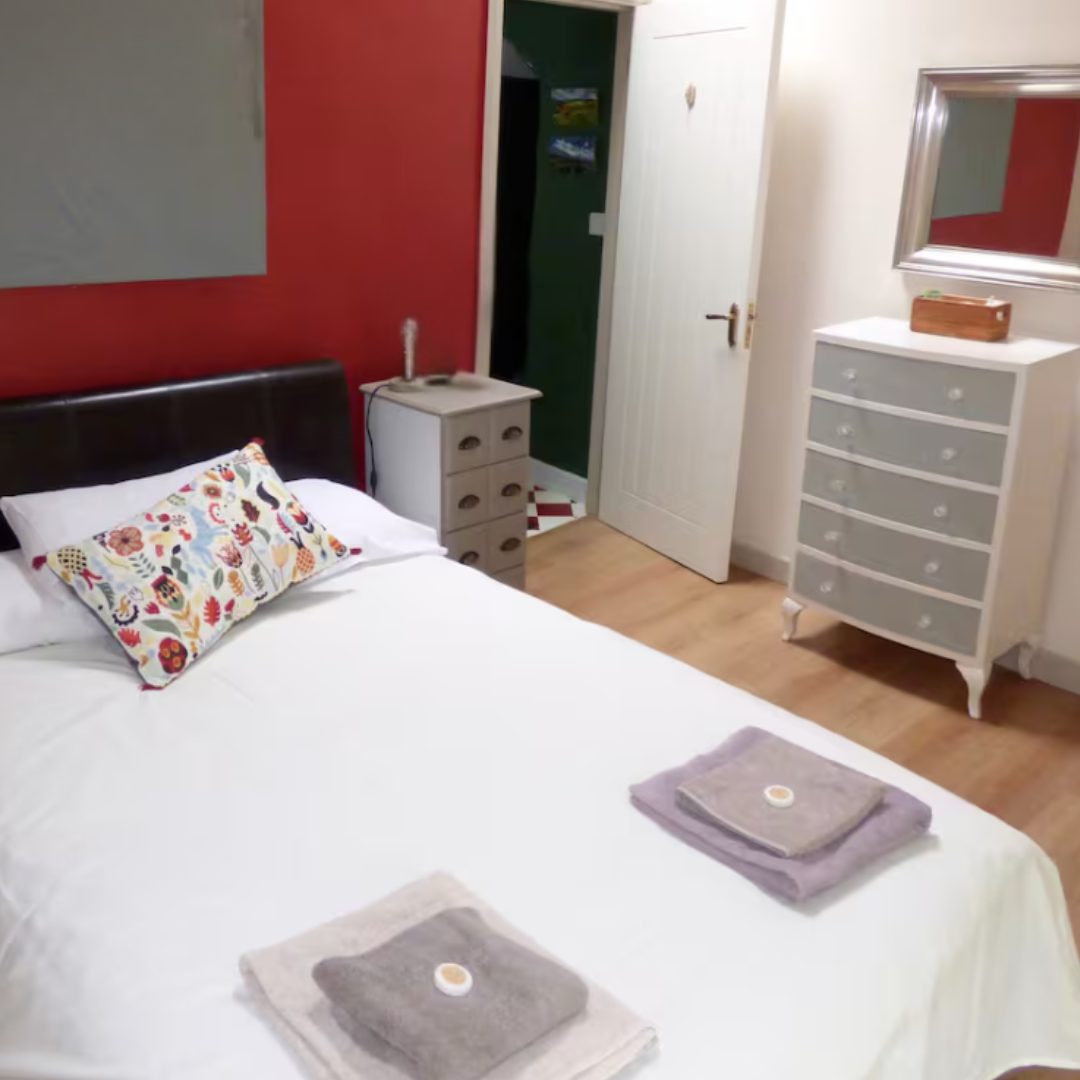 PRIVATE ROOM | DOUBLE BED | SHARED BATHROOM