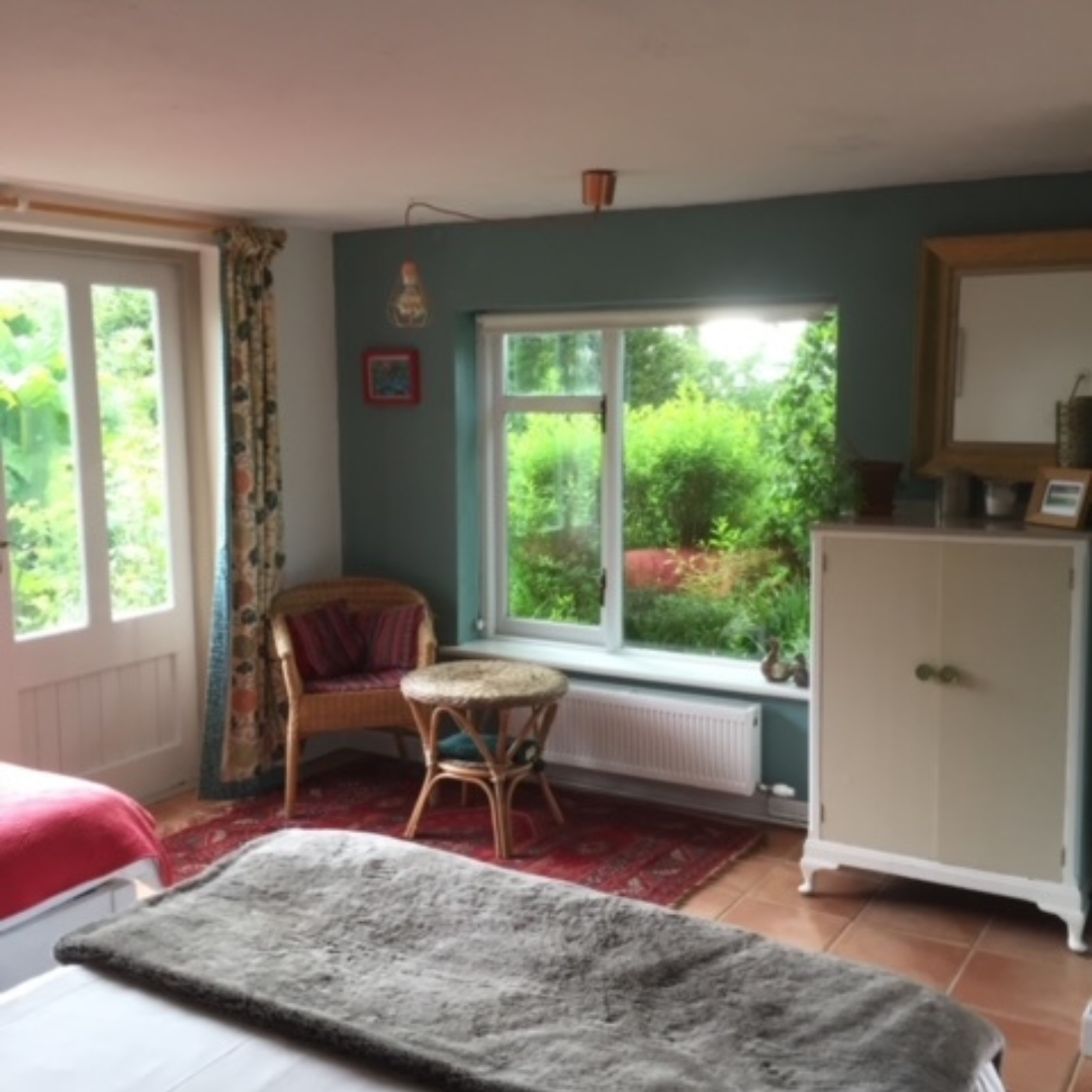 SHARED ROOM | DOUBLE BED | SHARED BATHROOM