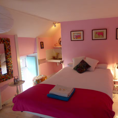 PRIVATE ROOM | DOUBLE BED | SHARED BATHROOM
